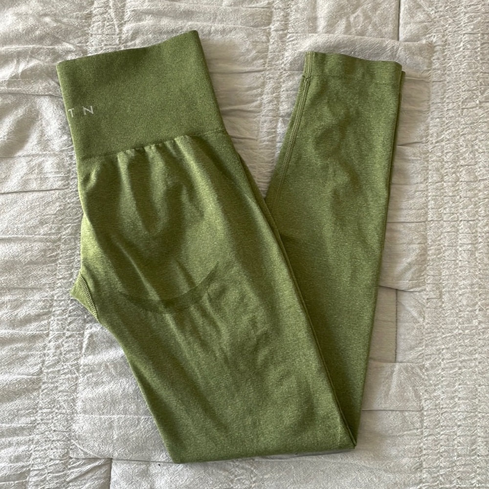NVGTN Contour Leggings